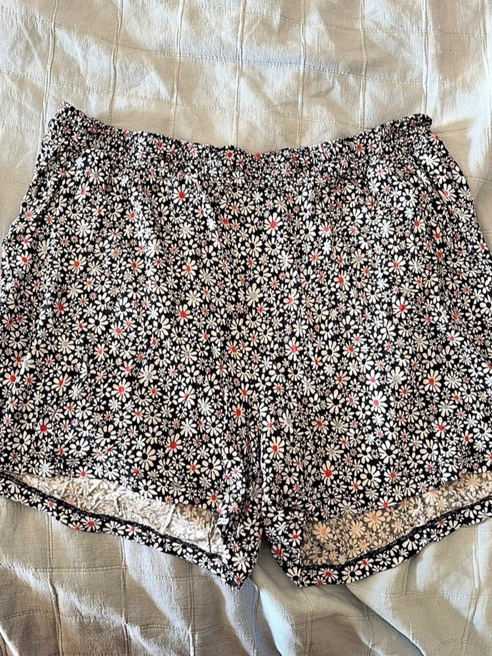 JTB Floral High Waist Shorts in Black & White Size XL